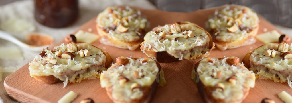 Crostini à l’Ossau-Iraty, confiture de figues et noisettes